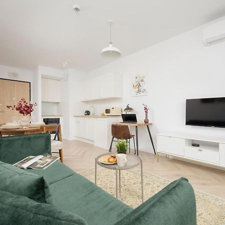 Modern Apartment With Balcony Near Aleje Jerozolimskie By Noclegi Renters Varšava Exteriér fotografie